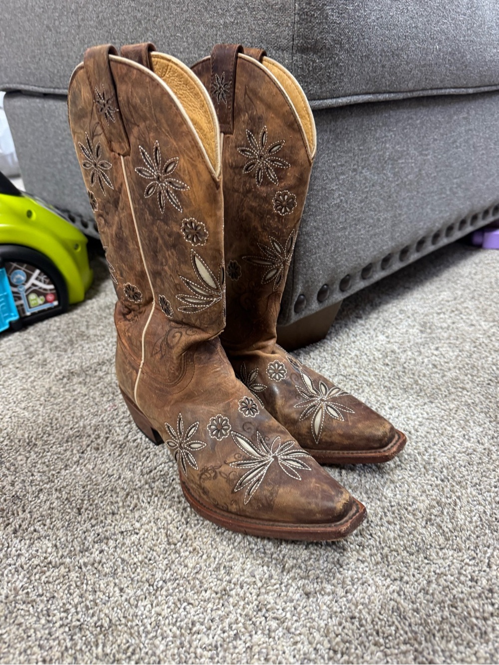 Women’s Embroidered Western Cowboy Boots
